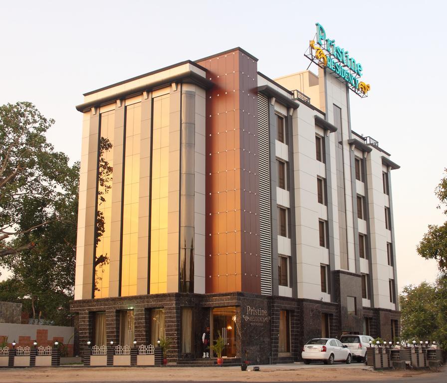 Hotel Pristine Residency Ahmedabad Exterior photo