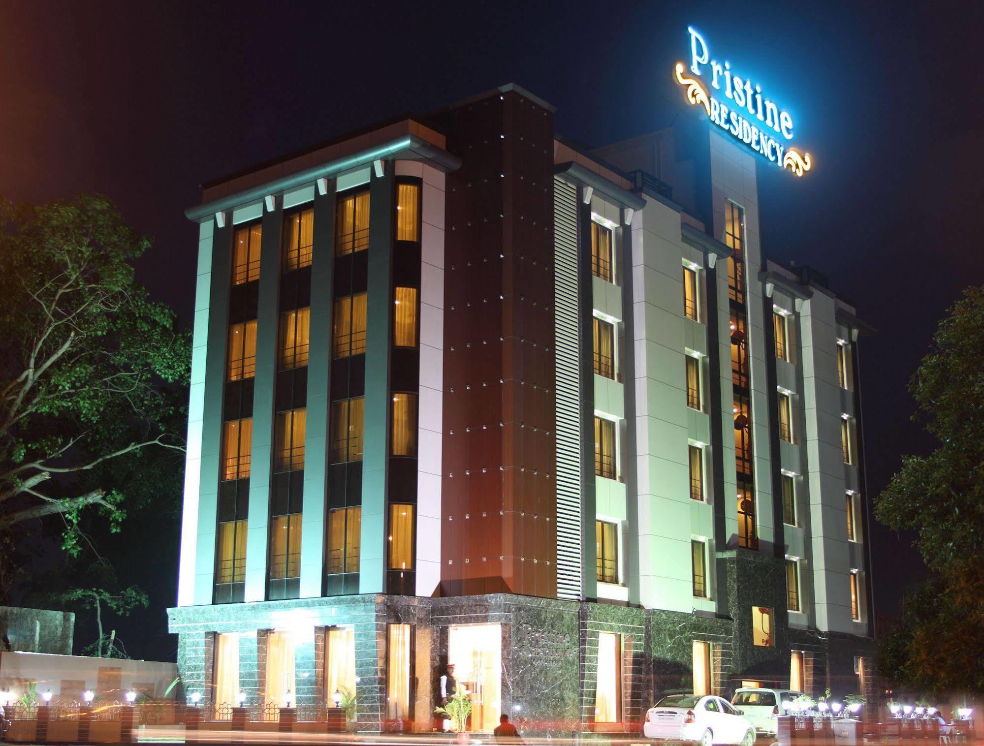 Hotel Pristine Residency Ahmedabad Exterior photo